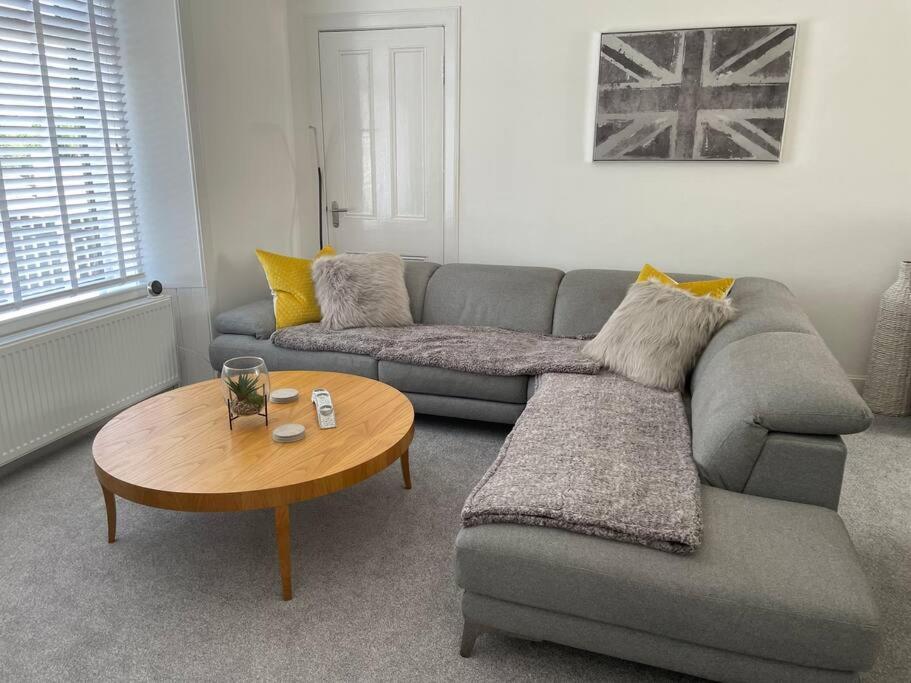 Fantastic Home In Brightons, Falkirk. Polmont Екстериор снимка